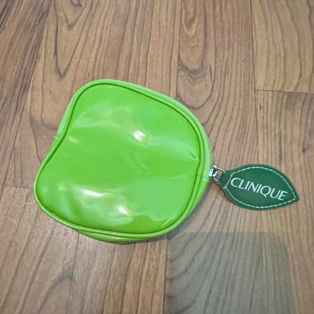 Clinique Green Apple Makeup bag set - Picture 7 of 10